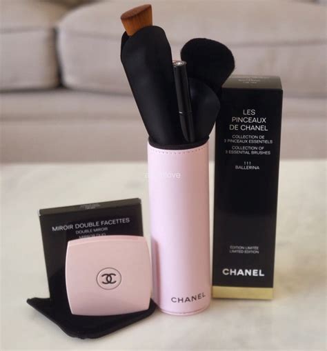 CHANEL BRUSHES & ACCESSORIES 